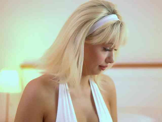 AdelineKing webcam