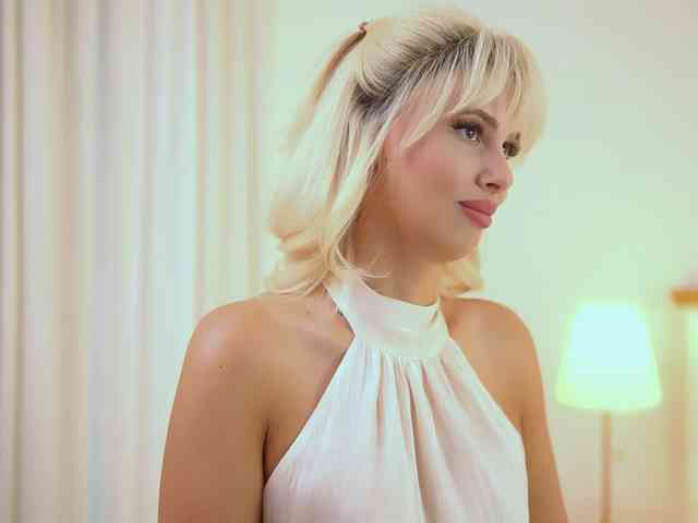 Modelo: AdelineKing