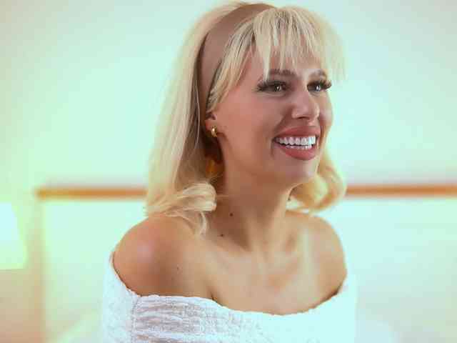 AdelineKing webcam