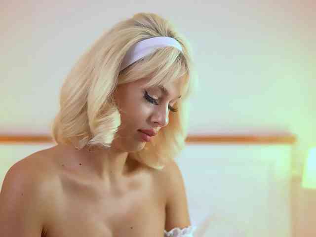 AdelineKing webcam