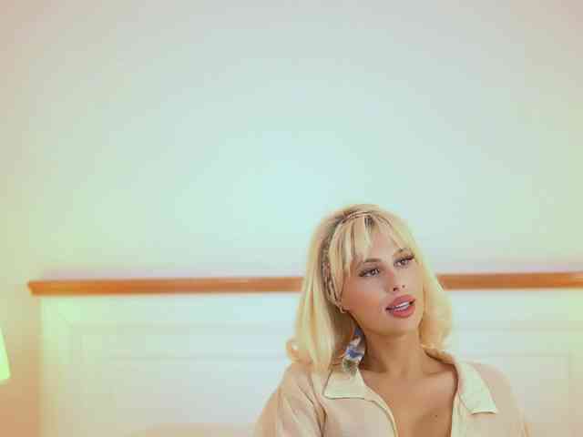 AdelineKing webcam