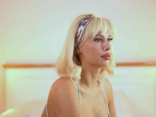AdelineKing Sex Cam Show