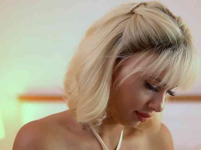 AdelineKing's webcam live show