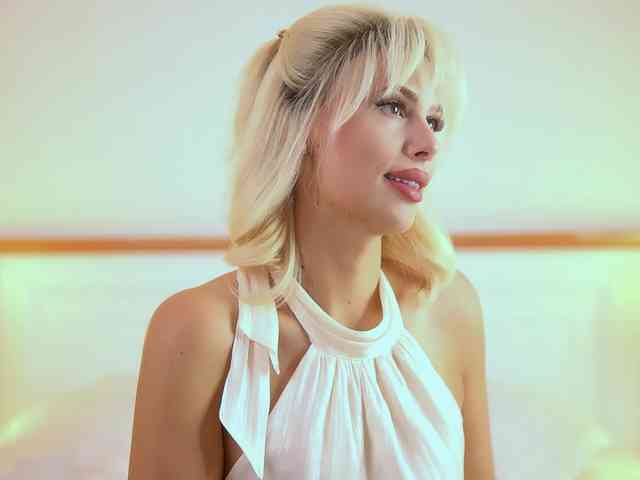 Modelo: AdelineKing