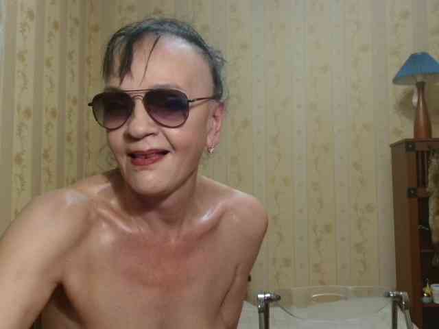 Valenttijm3851's cam show statistics and live stream