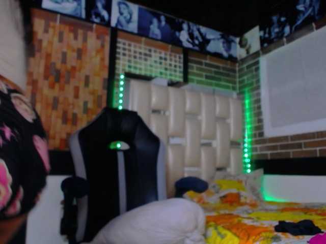 KrissSweetBoobs live cam