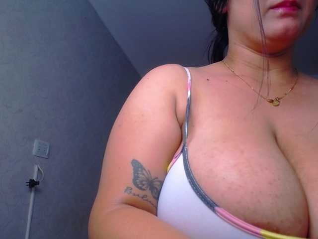 KrissSweetBoobs live cam on BongaCams