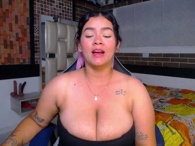 KrissSweetBoobs live cam on BongaCams