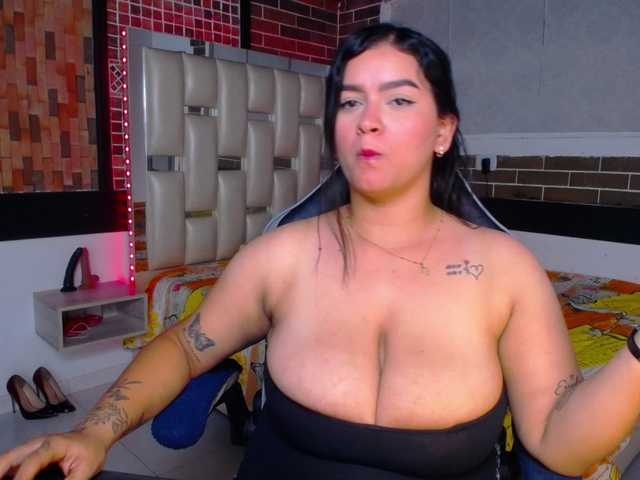 KrissSweetBoobs live cam on BongaCams
