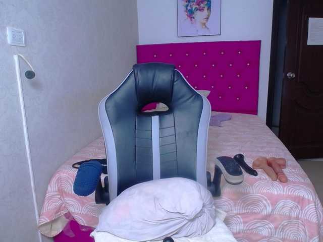 KrissSweetBoobs live cam preview