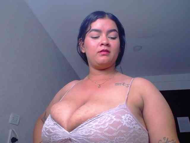 KrissSweetBoobs webcam