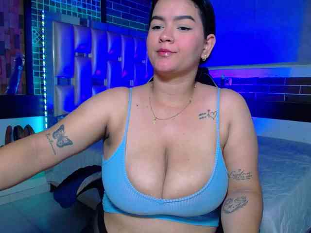 KrissSweetBoobs webcam