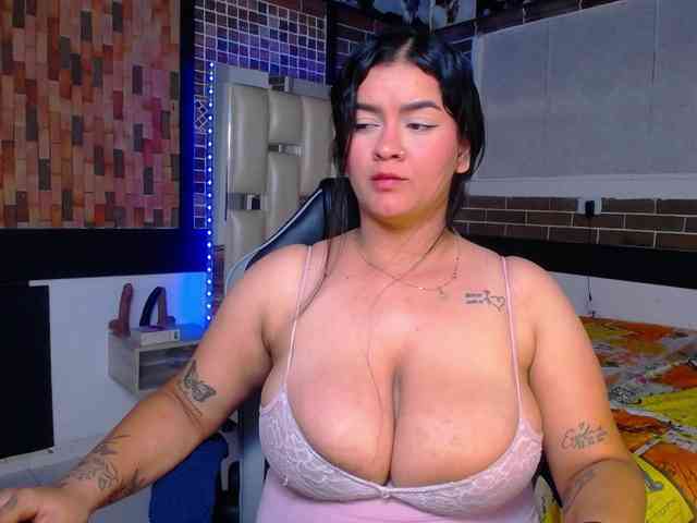 KrissSweetBoobs webcam