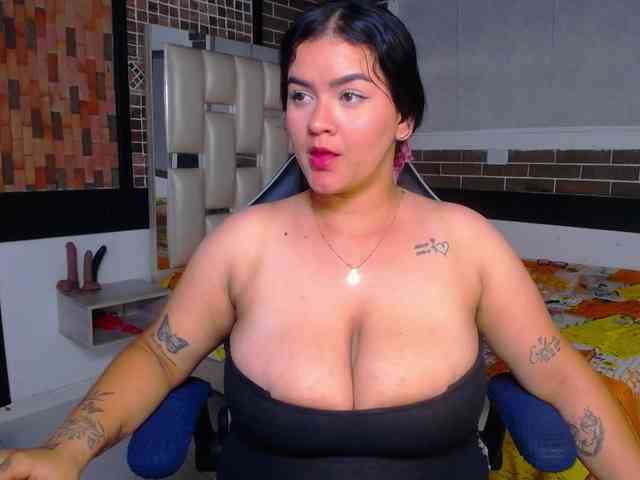 KrissSweetBoobs webcam
