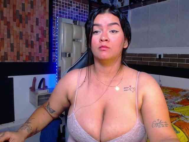 KrissSweetBoobs webcam