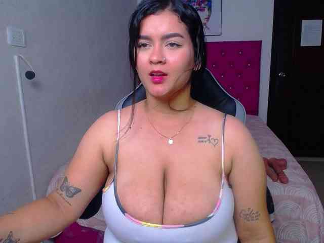 KrissSweetBoobs webcam