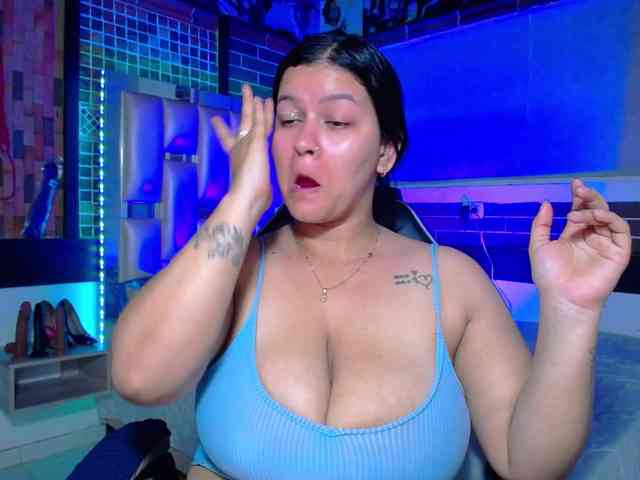 KrissSweetBoobs webcam