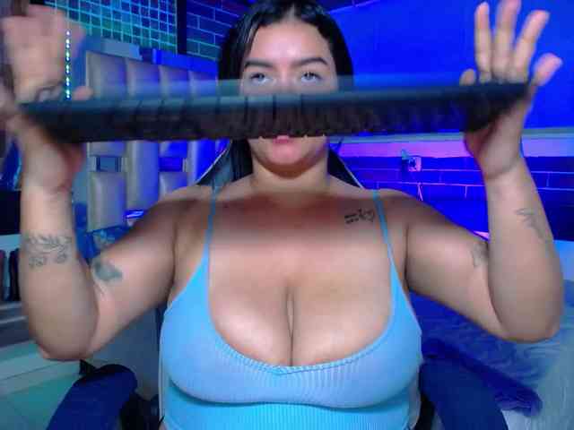 KrissSweetBoobs webcam