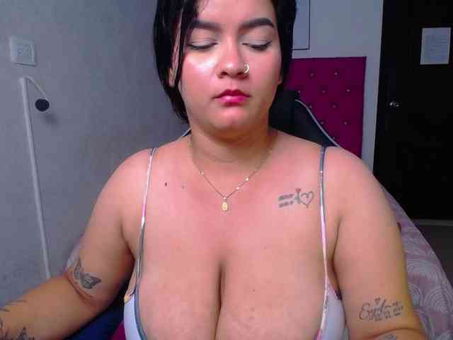 KrissSweetBoobs webcam