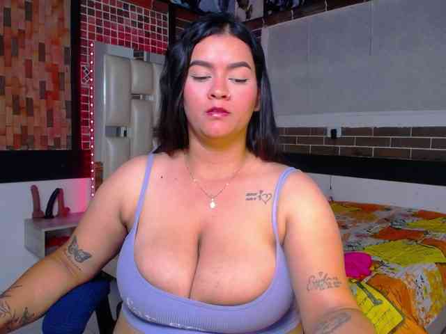 KrissSweetBoobs webcam