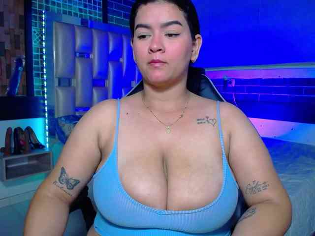 KrissSweetBoobs webcam
