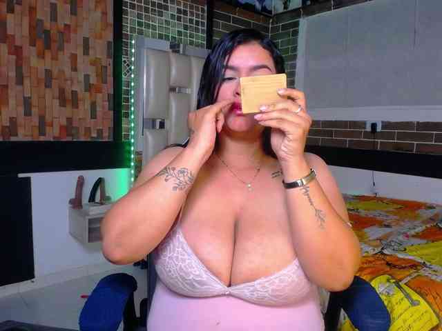 KrissSweetBoobs webcam