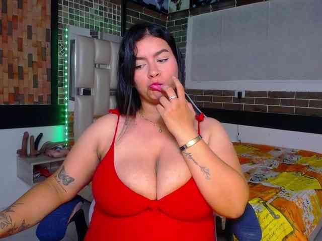 KrissSweetBoobs webcam