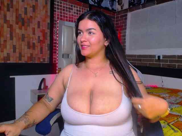 KrissSweetBoobs webcam