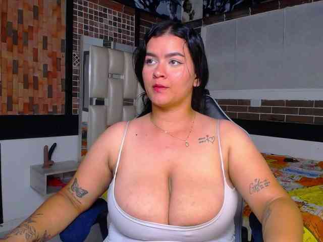 KrissSweetBoobs webcam