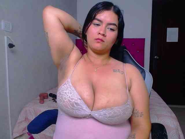 KrissSweetBoobs webcam