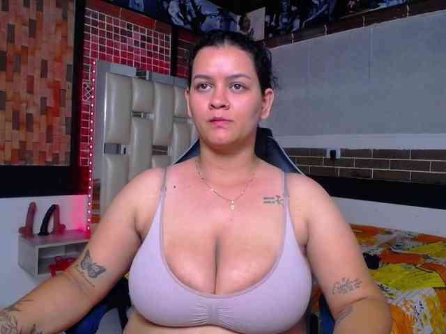 KrissSweetBoobs webcam