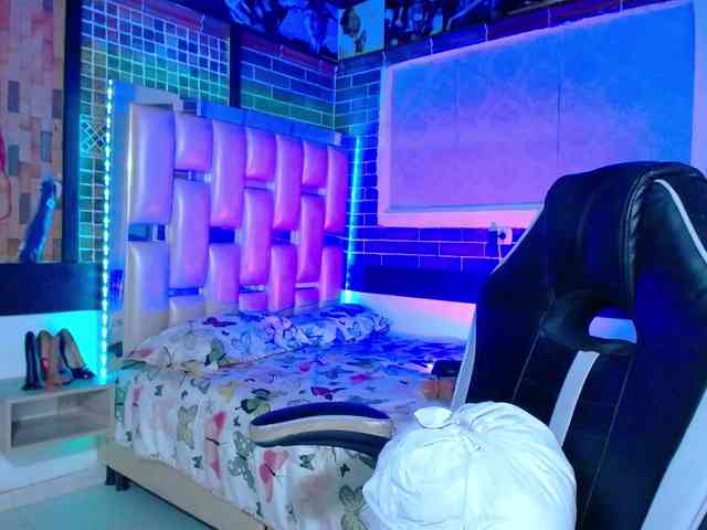 KrissSweetBoobs webcam