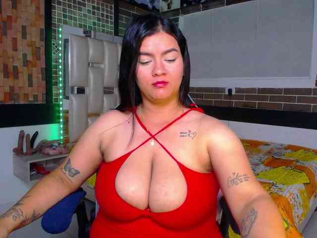 KrissSweetBoobs webcam