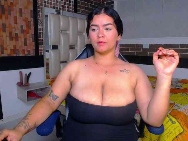 KrissSweetBoobs webcam