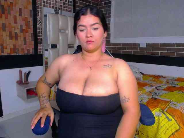 KrissSweetBoobs webcam