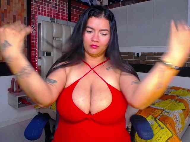 KrissSweetBoobs webcam