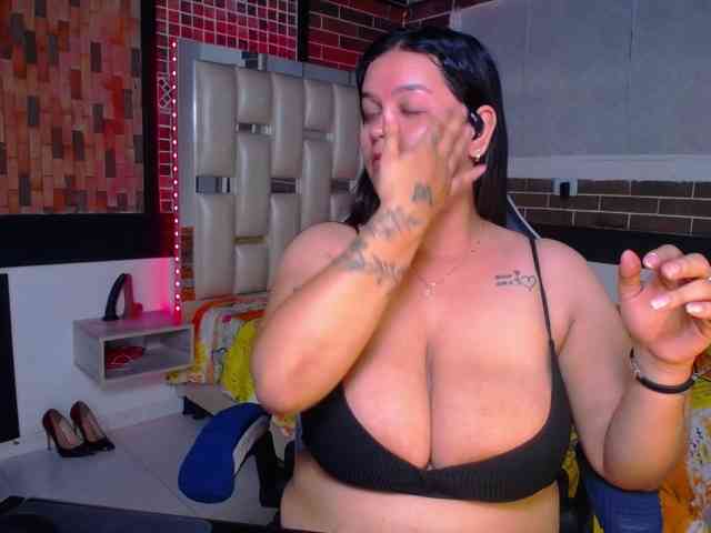 KrissSweetBoobs webcam