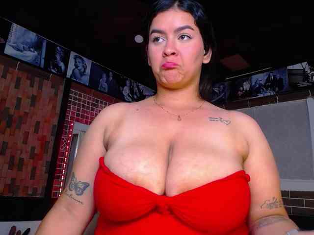 KrissSweetBoobs webcam