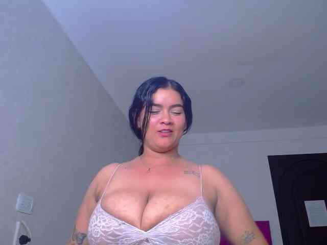 KrissSweetBoobs webcam