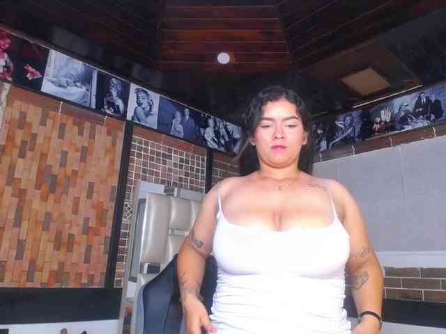 KrissSweetBoobs webcam