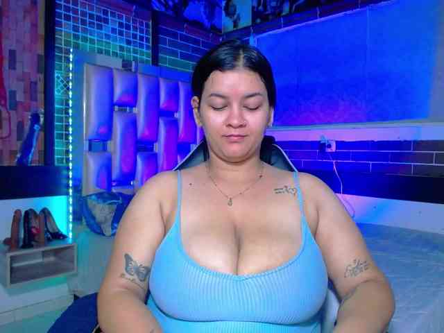 KrissSweetBoobs webcam