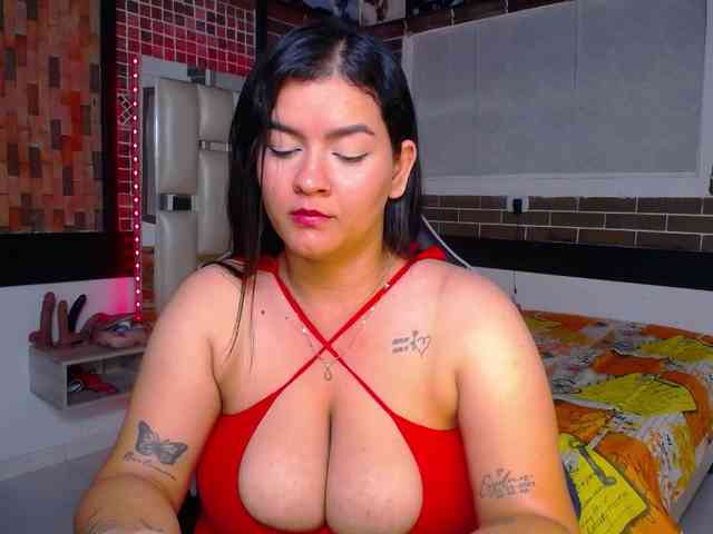 KrissSweetBoobs webcam