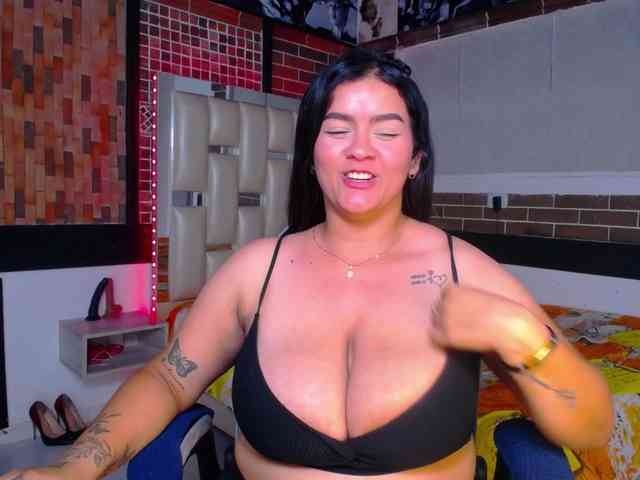 モデル: KrissSweetBoobs