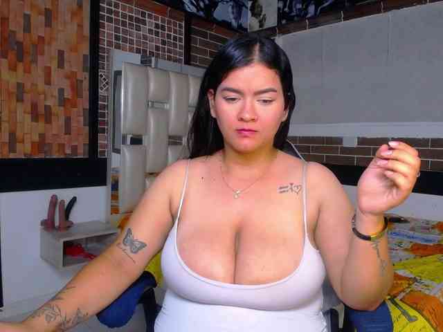KrissSweetBoobs webcam