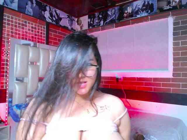 KrissSweetBoobs webcam