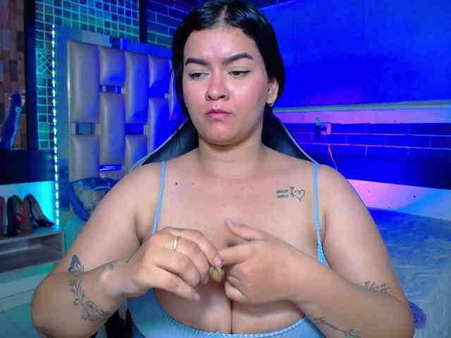 KrissSweetBoobs webcam