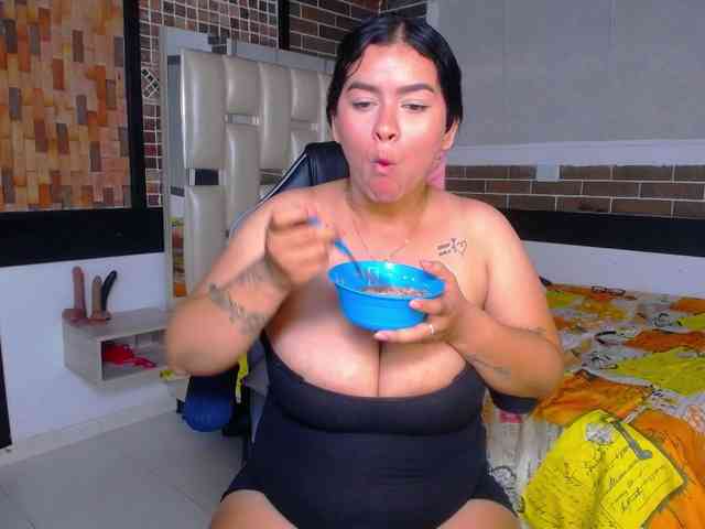 KrissSweetBoobs webcam