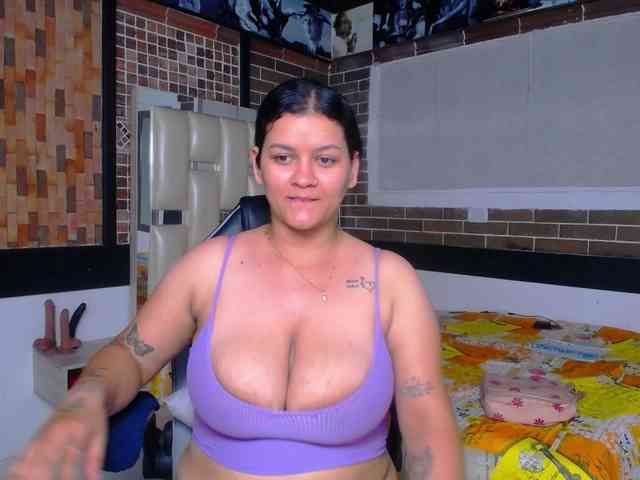 KrissSweetBoobs webcam