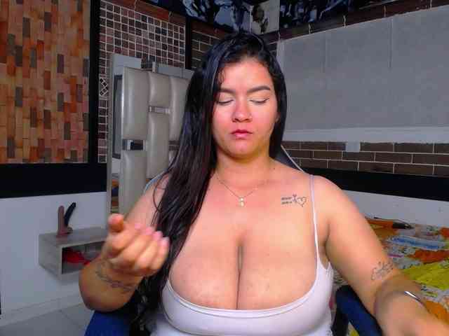 KrissSweetBoobs webcam