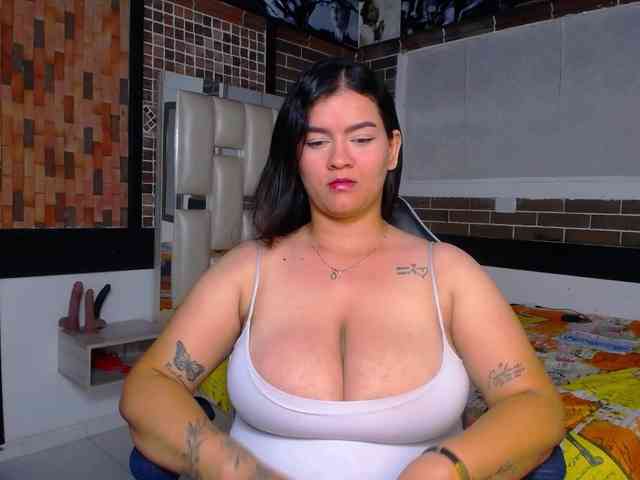 KrissSweetBoobs webcam